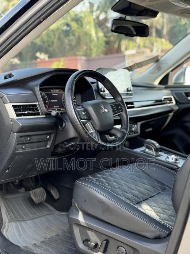 Mitsubishi Outlander SEL AWD 2025 Silver