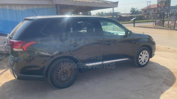 Mitsubishi Outlander 2016 Black