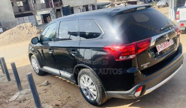 Mitsubishi Outlander 2016 Black