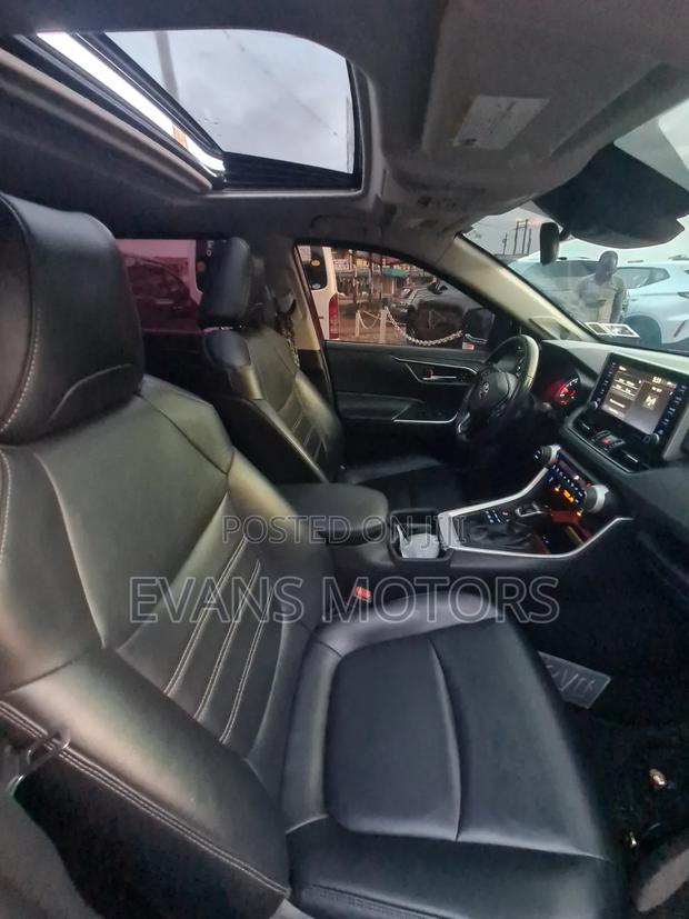 Toyota RAV4 XLE Premium AWD 2020 Red