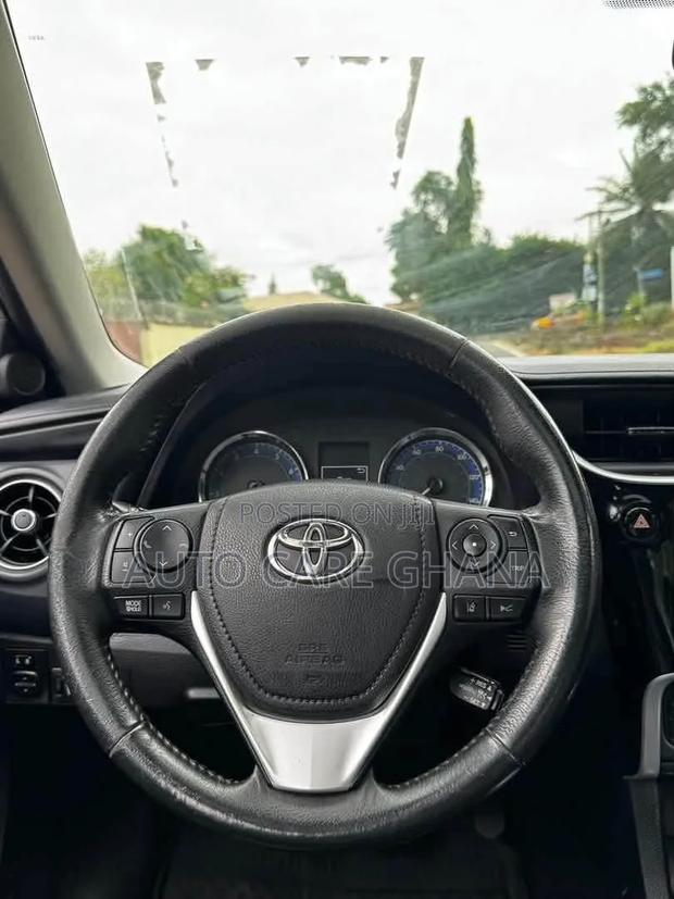 Toyota Corolla SE 4dr Sedan (1.8L 4cyl CVT) 2017 Silver