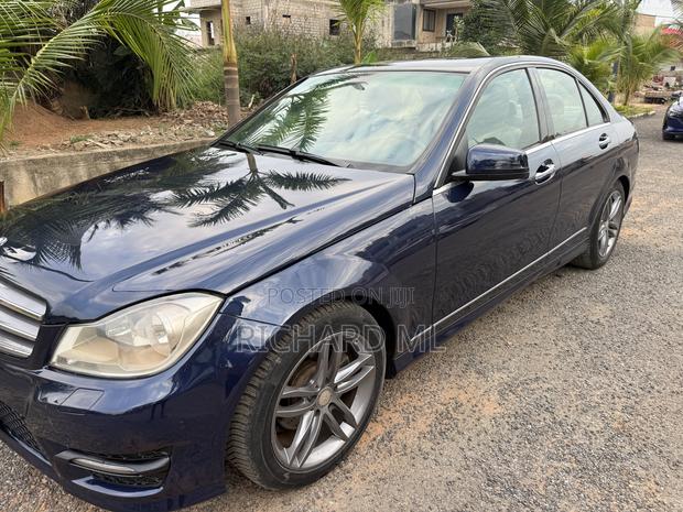 Mercedes-Benz C250 2014 Blue