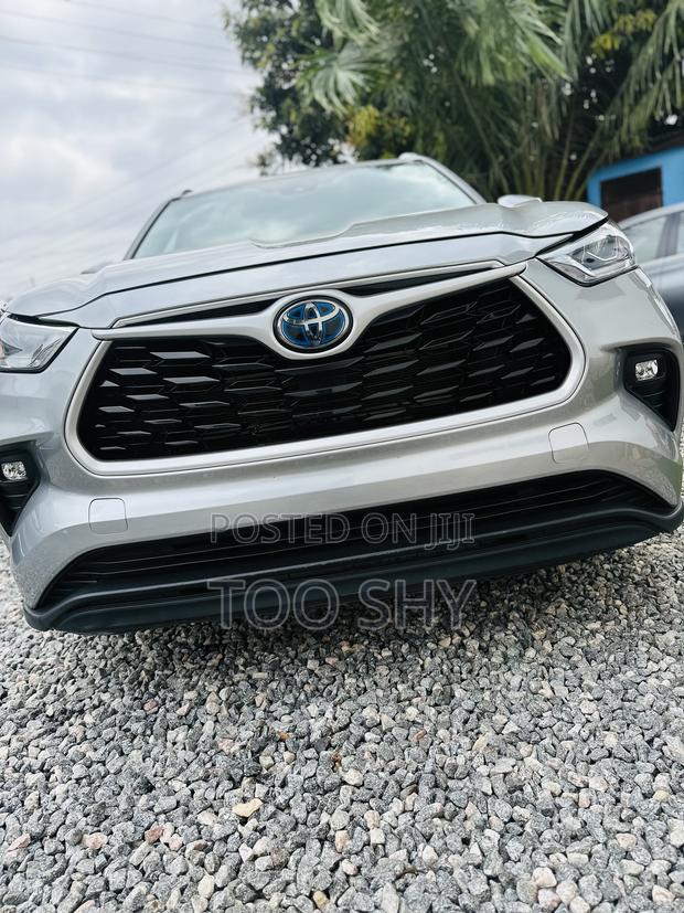 Toyota Highlander XLE AWD 2023 Silver
