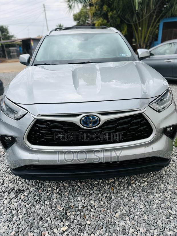 Toyota Highlander XLE AWD 2023 Silver