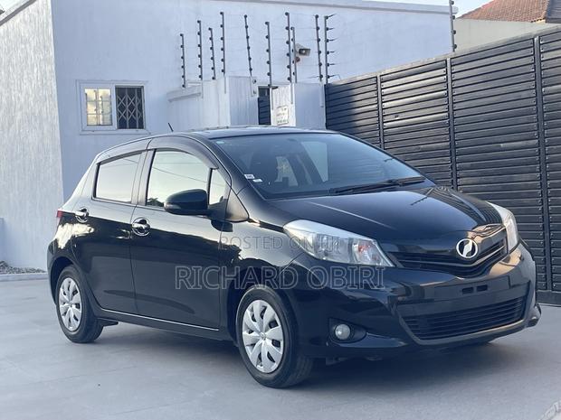 Toyota Vitz 1.3 AWD 5dr 2013 Black
