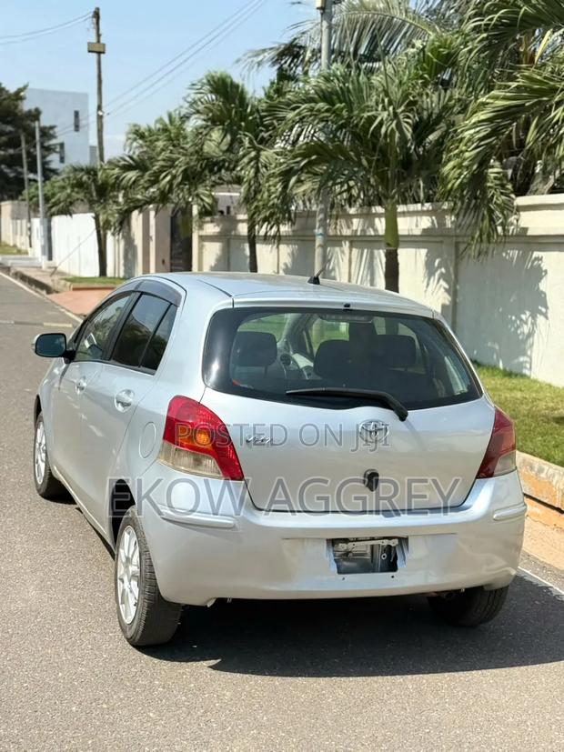 Toyota Vitz 1.0 FWD 3dr 2010 Silver