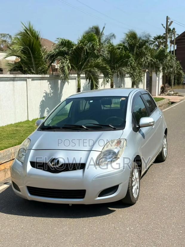 Toyota Vitz 1.0 FWD 3dr 2010 Silver
