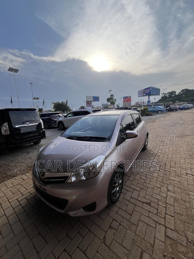Toyota Vitz 2012 Gray