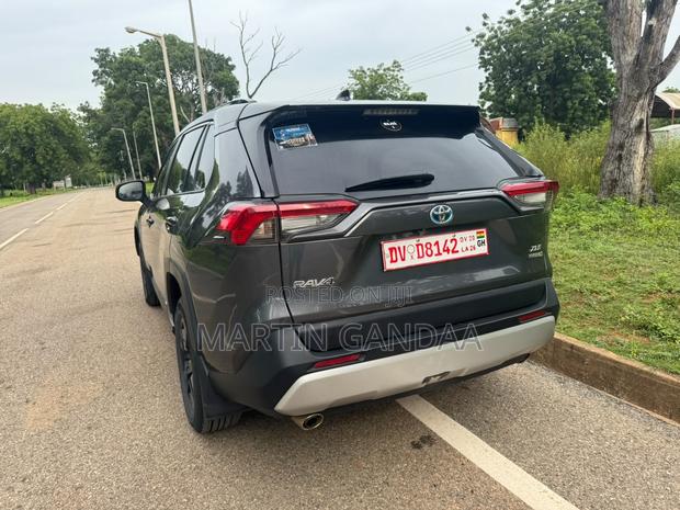 Toyota RAV4 2023 Gray