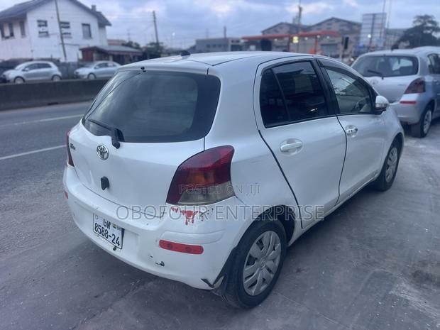 Toyota Vitz 1.3 AWD 5dr 2010 White