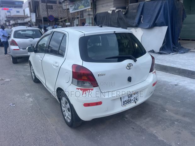Toyota Vitz 1.3 AWD 5dr 2010 White