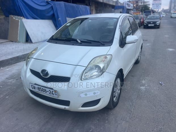 Toyota Vitz 1.3 AWD 5dr 2010 White