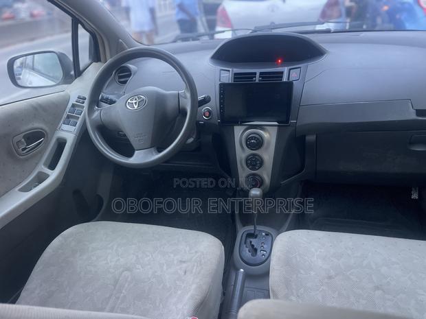 Toyota Vitz 1.3 AWD 5dr 2010 White