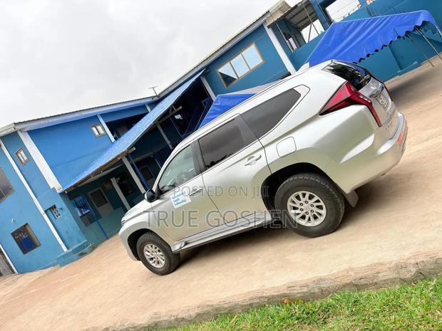 Mitsubishi Pajero 2021 Silver