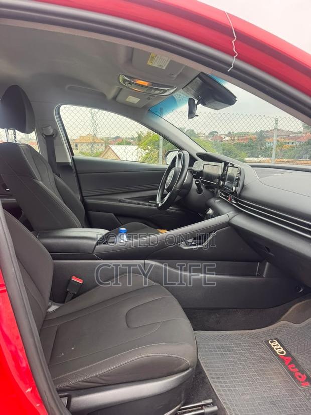 Hyundai Elantra 2022 Red