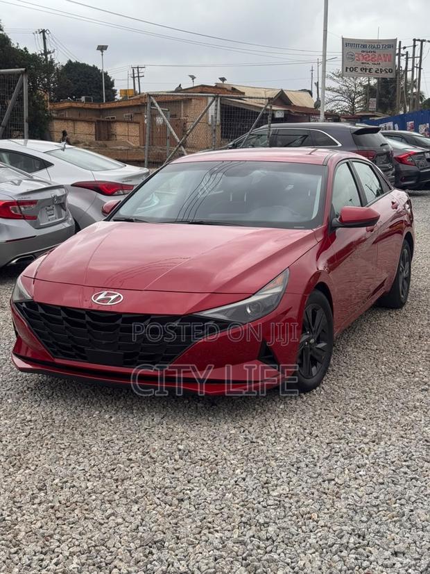 Hyundai Elantra 2022 Red