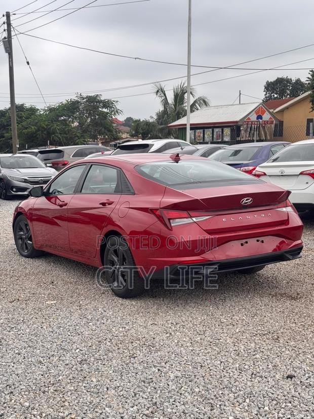 Hyundai Elantra 2022 Red