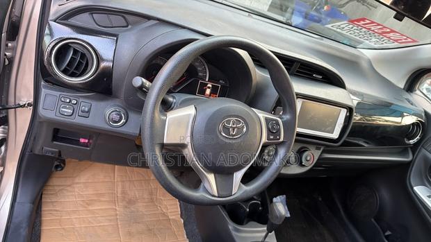 Toyota Vitz 1.3 FWD 5dr 2015 Brown