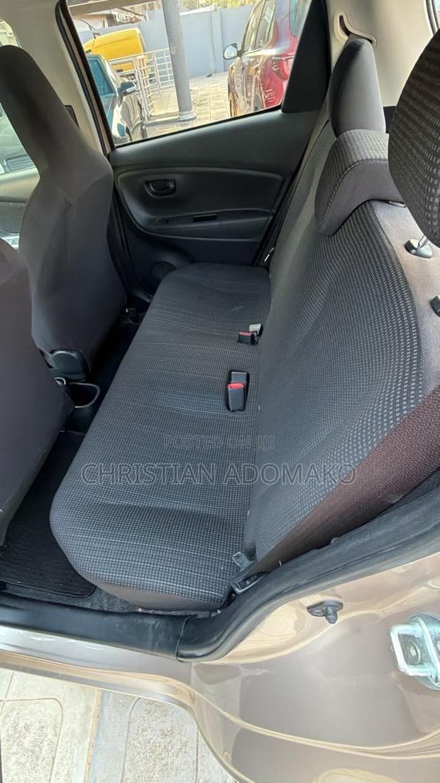 Toyota Vitz 1.3 FWD 5dr 2015 Brown