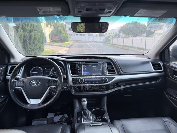 Toyota Highlander XLE 4x4 V6 (3.5L 6cyl 8A) 2018 Black