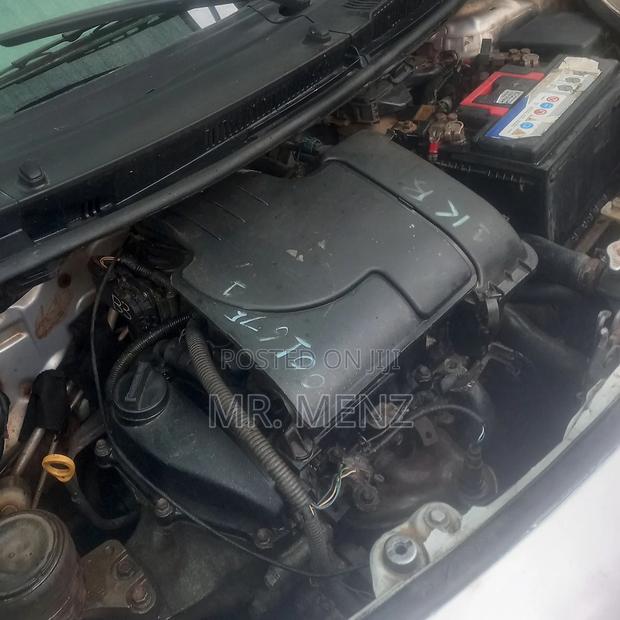 Toyota Vitz 2010 Silver
