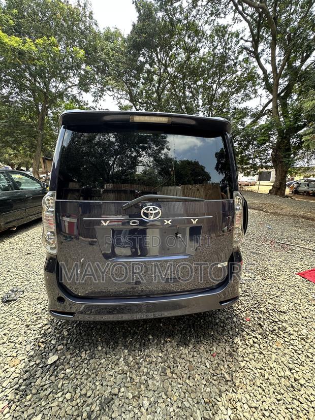 Toyota Voxy X 2WD 8-Seater 2010 Burgundy