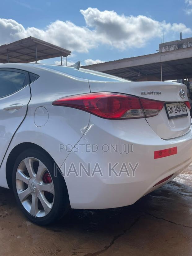 Hyundai Elantra Limited Sedan FWD (1.8L 4cyl 6A) 2013 White