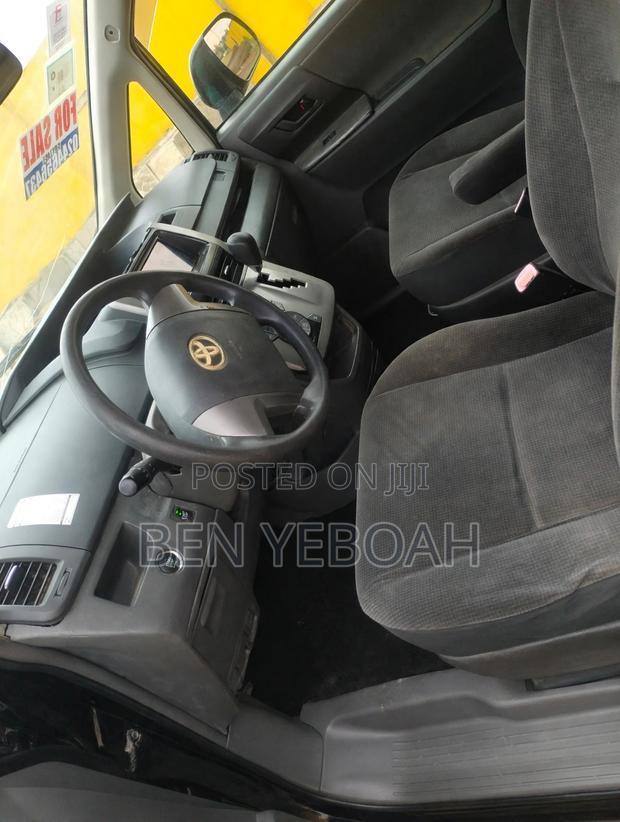 Toyota Voxy ZS 4WD 7-Seater 2009 Black