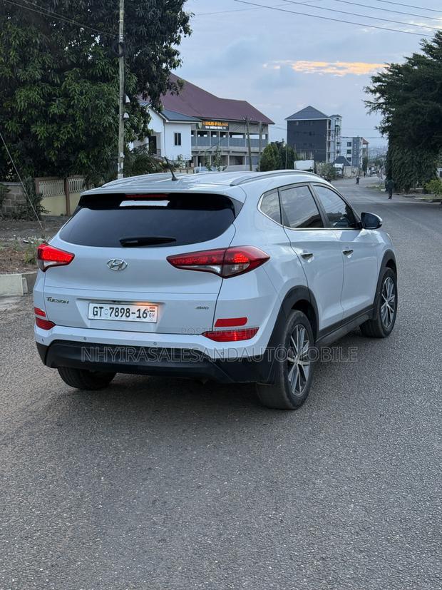 Hyundai Tucson 2016 Silver