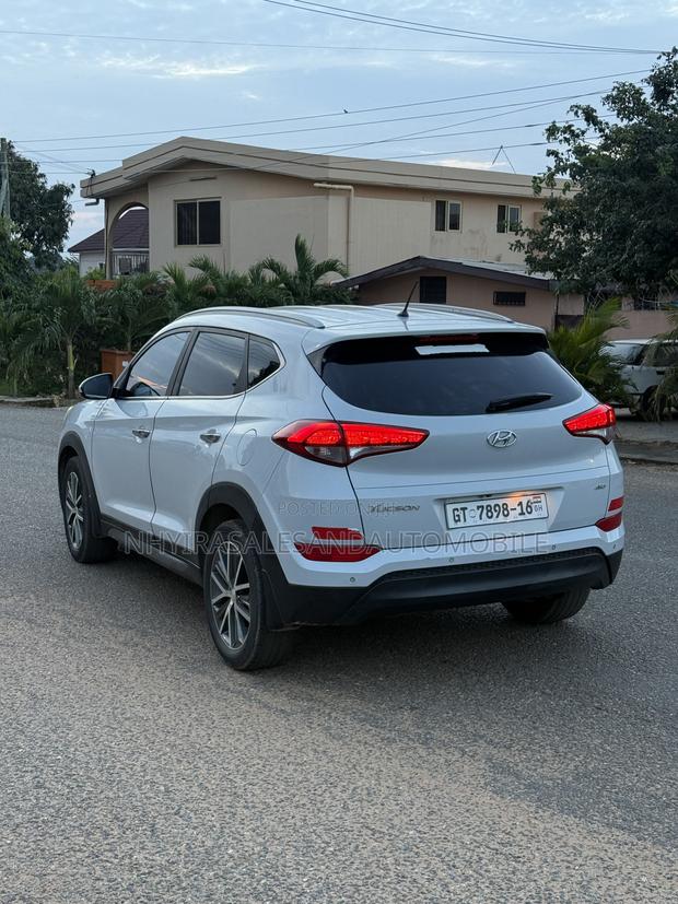 Hyundai Tucson 2016 Silver