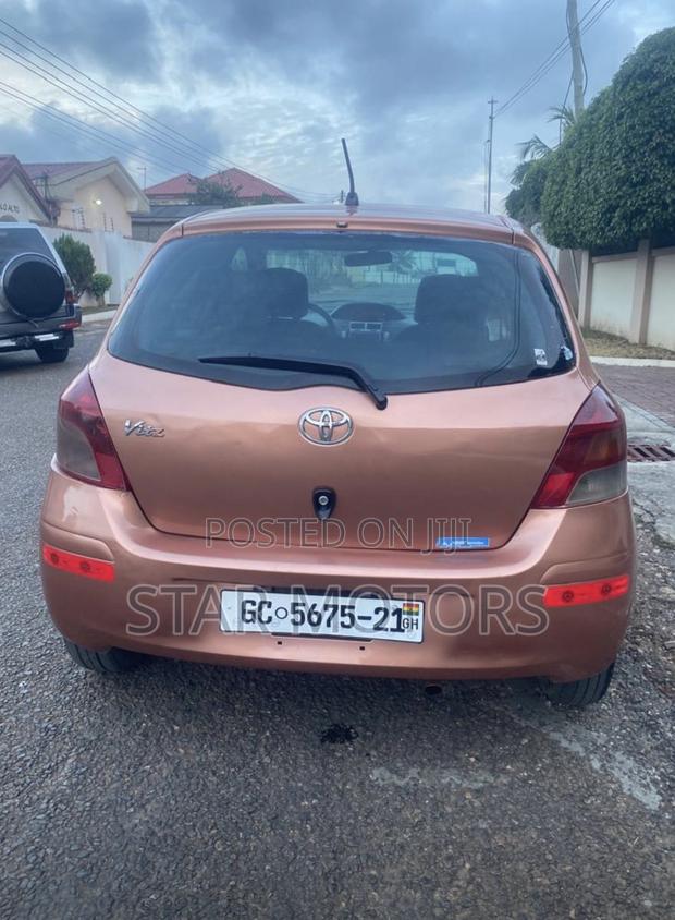 Toyota Vitz 2010 Orange
