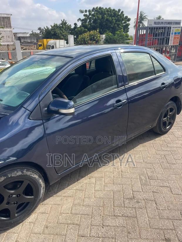 Toyota Yaris 2010 Blue