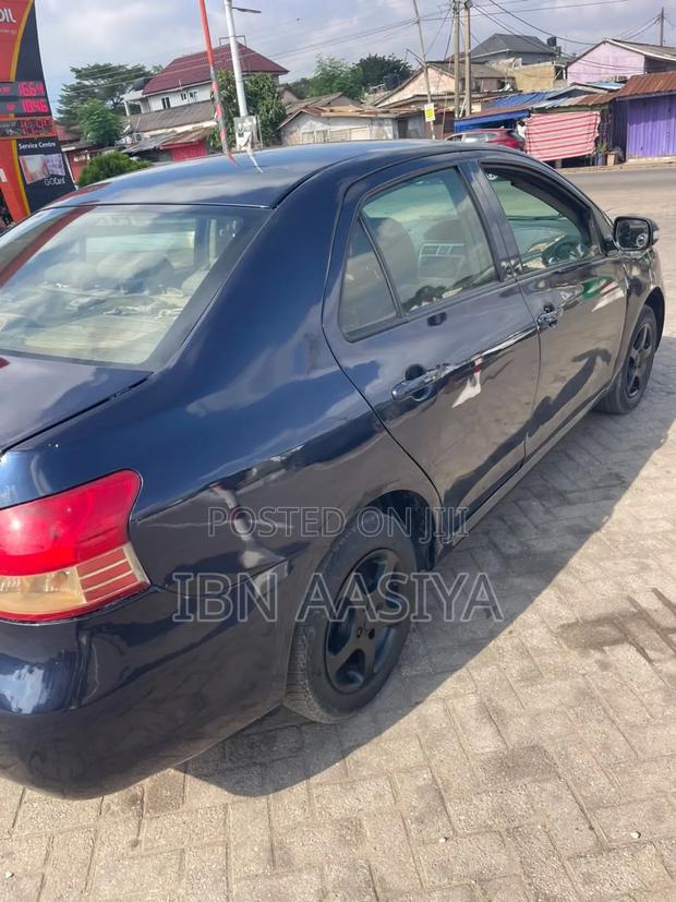 Toyota Yaris 2010 Blue