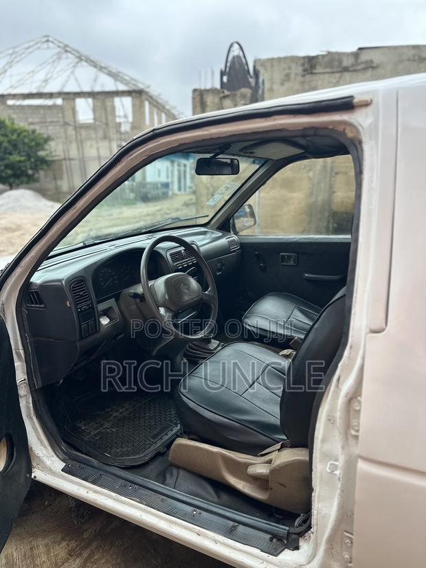Nissan Hardbody 1994 White
