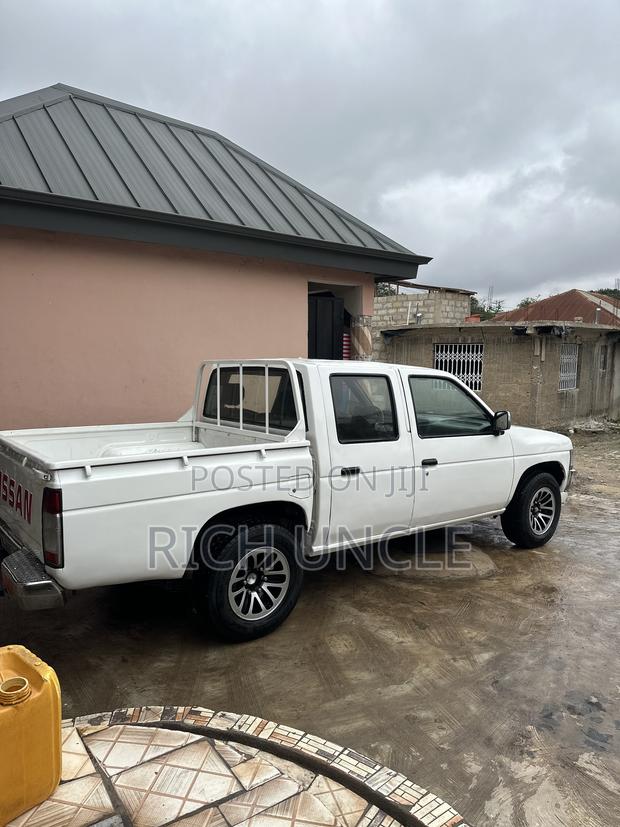 Nissan Hardbody 1994 White