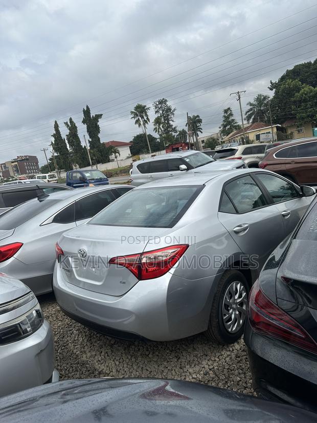 Toyota Corolla LE (1.8L 4cyl 2A) 2019 Silver