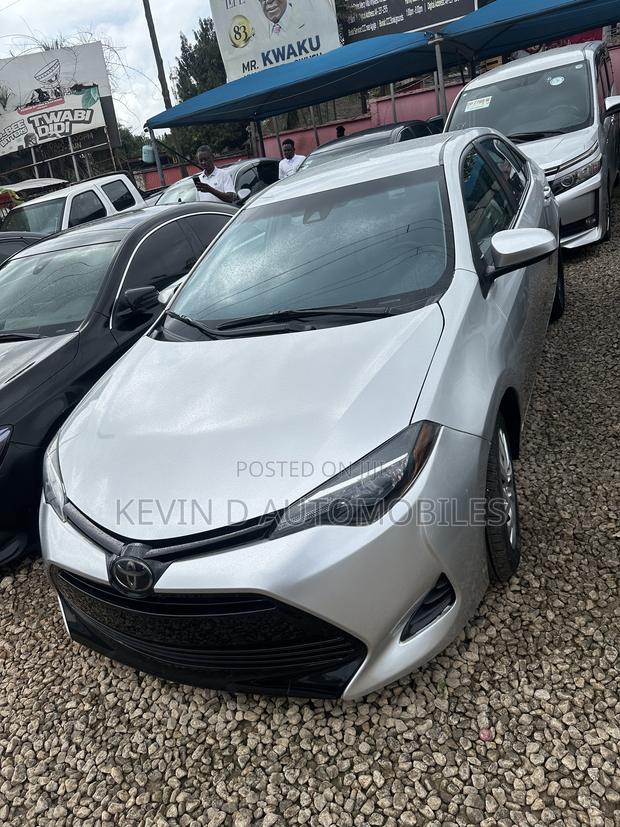 Toyota Corolla LE (1.8L 4cyl 2A) 2019 Silver