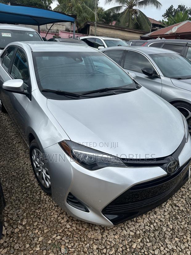 Toyota Corolla LE (1.8L 4cyl 2A) 2019 Silver