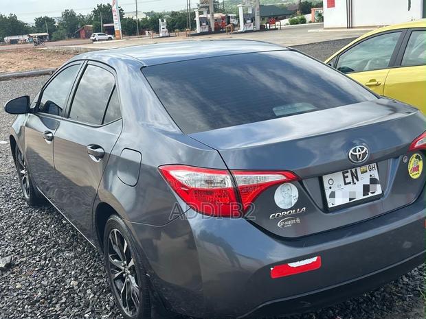 Toyota Corolla LE 4dr Sedan (1.8L 4cyl CVT) 2015 Gray