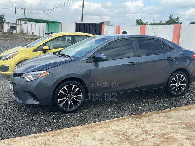 Toyota Corolla LE 4dr Sedan (1.8L 4cyl CVT) 2015 Gray