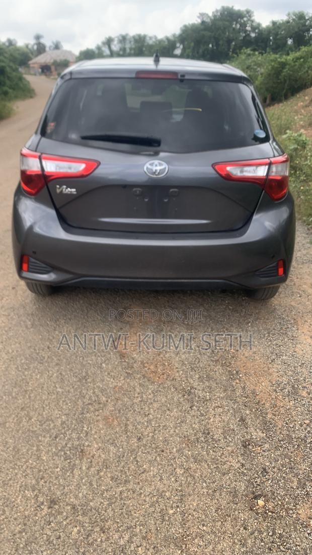 Toyota Vitz 1.0 FWD 5dr 2017 Gray