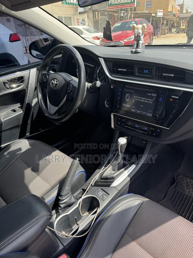 Toyota Corolla SE Special Edition 4dr Sedan (1.8L 4cyl CVT) 2017 Gray