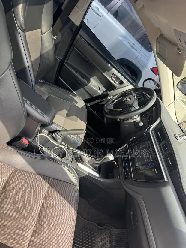 Toyota Corolla SE Special Edition 4dr Sedan (1.8L 4cyl CVT) 2017 Gray