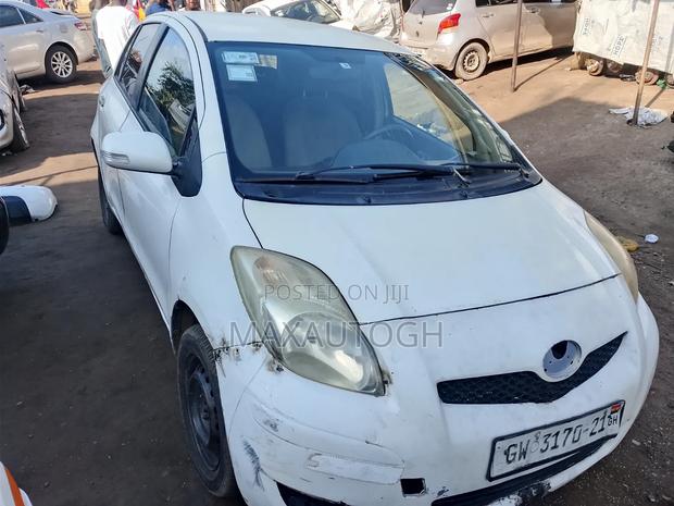 Toyota Vitz 1.0 FWD 3dr 2010 White