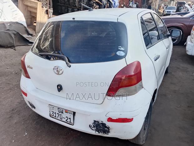 Toyota Vitz 1.0 FWD 3dr 2010 White