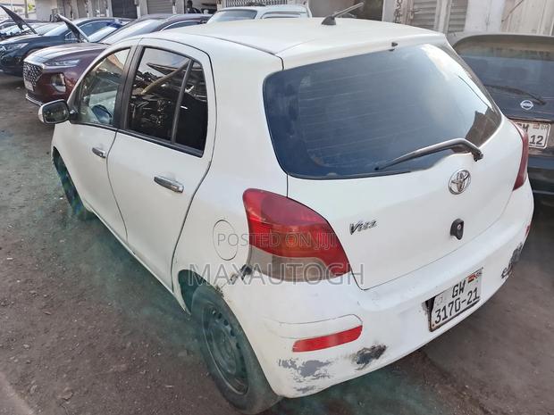 Toyota Vitz 1.0 FWD 3dr 2010 White
