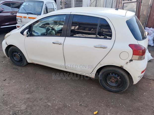 Toyota Vitz 1.0 FWD 3dr 2010 White