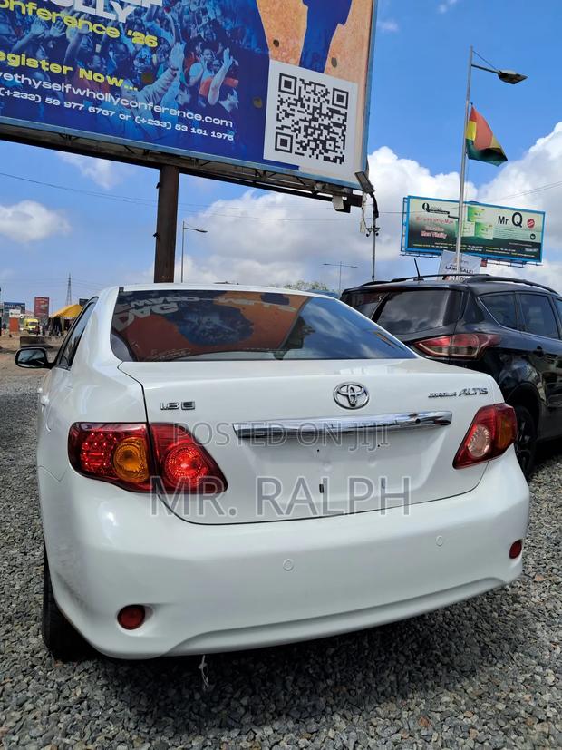 Toyota Corolla Altis 2010 White
