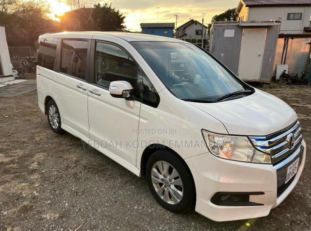 Honda Stepwgn 2012 White