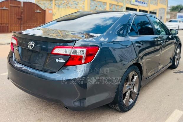 Toyota Camry SE 4dr Sedan (2.5L 4cyl 6A) 2014 Matt Black